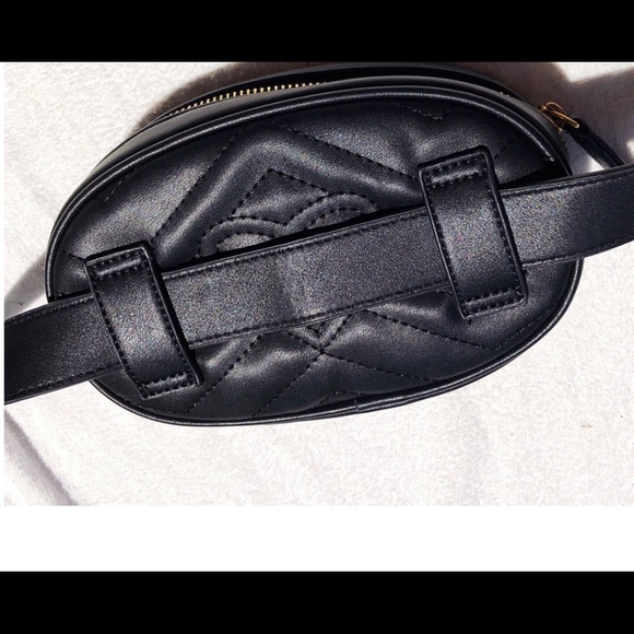 New Woman Stylish Fanny Pack .Red or Black Available - Picture 3 of 4